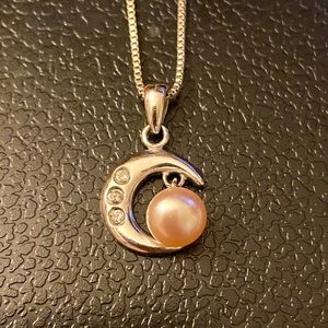 Pearl moon necklace in sterling silver